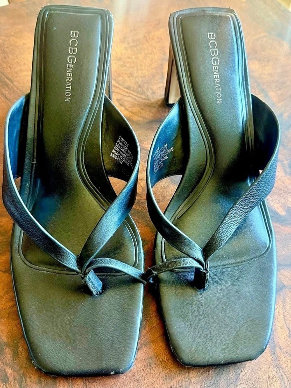 BCBG Generation Black Heeled Toe-Loop Sandals US 11